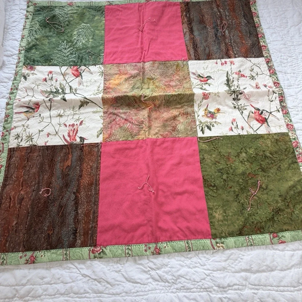 Vintage Handmade Patchwork Quilt Hummingbird Floral Cottage Lap Quilt 34in